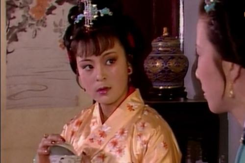 探春协助李纨处理荣国府一些事务。图片来源:87版电视剧《红楼梦》截图 点击进入下一页