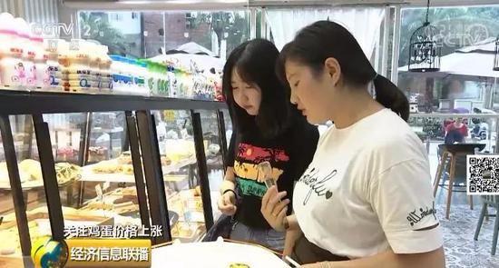 而在四川仁寿,不少喜欢吃甜品的消费者已经感受到了鸡蛋价格上涨带来的变化。
