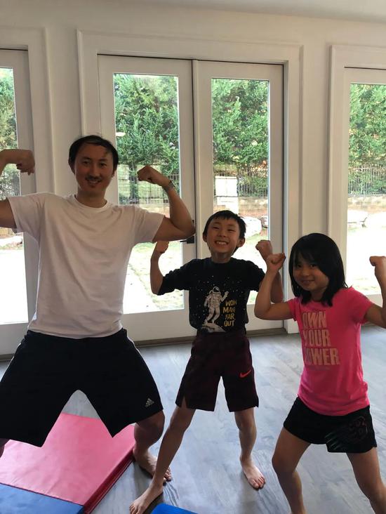 �����ڼ䣬�ͺ������ڼ����˶�