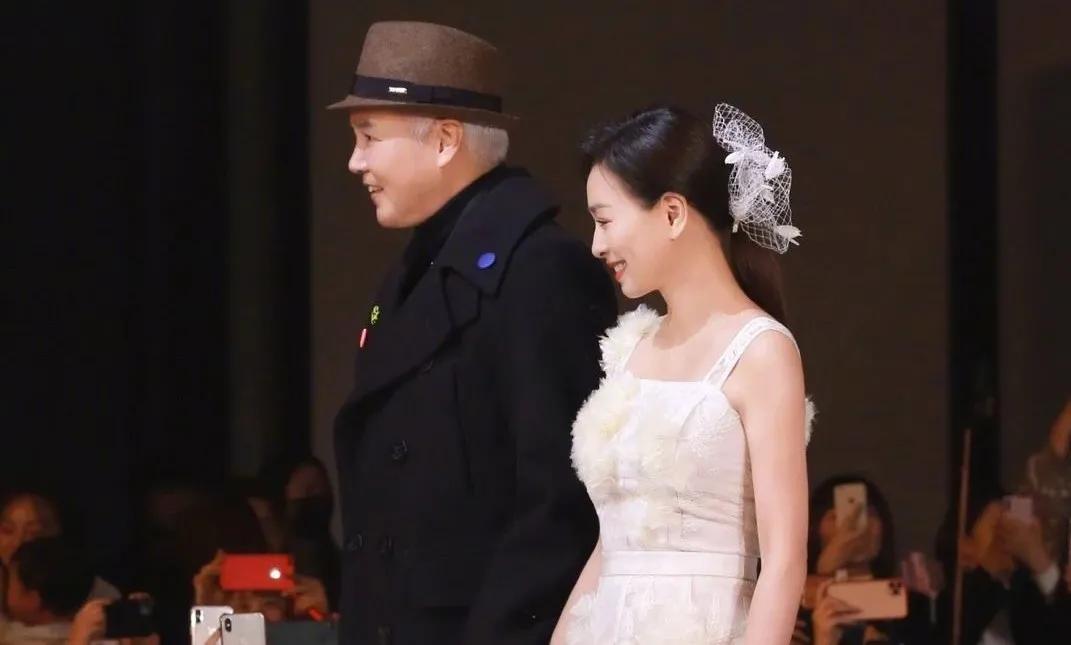 ��ͥ�򸾳�������Ϻ�����¥������18�꣬��ȴ��ɰ�����̫��