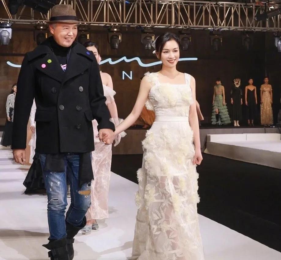 ��ͥ�򸾳�������Ϻ�����¥������18�꣬��ȴ��ɰ�����̫��