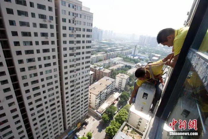 �յ���װ����ʦ�ڰ�װ�յ���<a target='_blank' href='http://www.chinanews.com/'>������</a>���� ���� ��