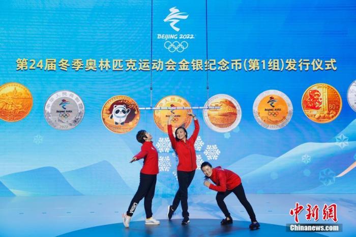 ͼΪ�̵��ٻ��˶�Ա�����գ��ң������������˶�Ա��¶���У�������ʽ��ѩ�˶�Ա�������������෢����ʽ��
<a target='_blank' href='http://www.chinanews.com/'>������</a>���� ������ ��