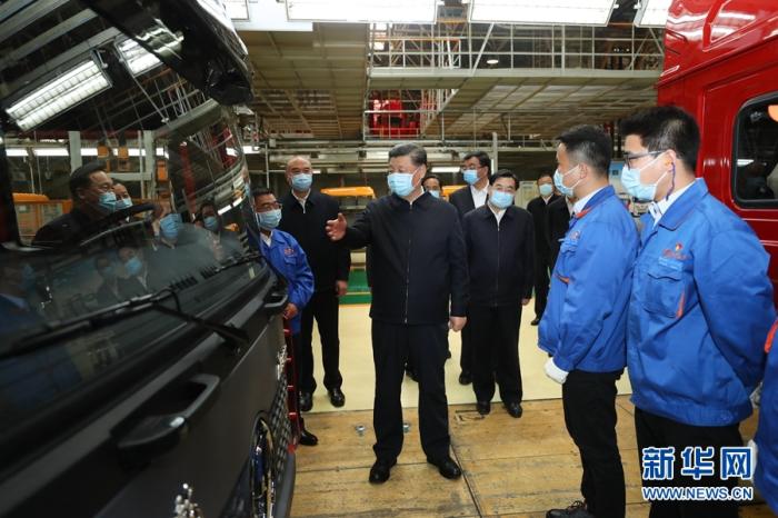 4��20����23�գ��й���������ǡ�������ϯ�������ί��ϯϰ��ƽ���������졣����4��22�գ�ϰ��ƽ�����������عɼ������޹�˾��װ����쿴�����ߣ��˽��Ʒ�з������������ۺ͸������������ �»������ ���� ��