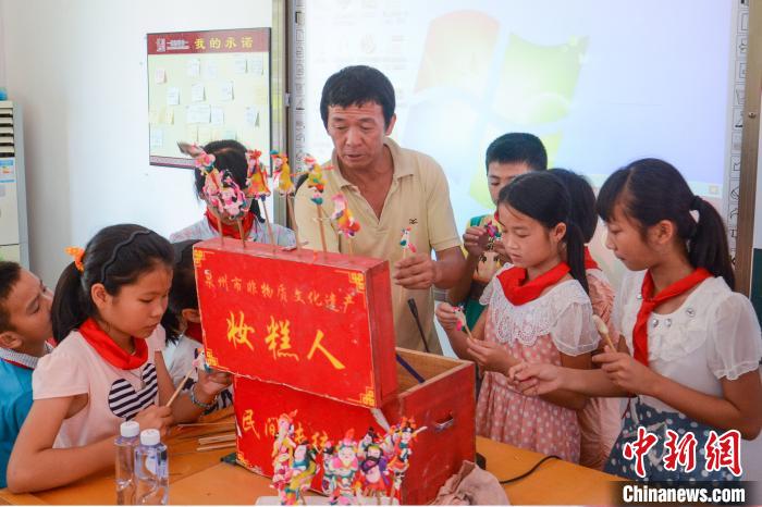 ��������ѧУΪ�����ǽ��ڡ�ױ���ˡ��������ա��������� ��