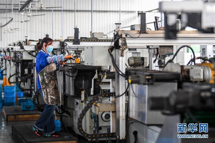 (�»�ȫýͷ�������о��ù۲졤ͼ�Ļ���)(10)����ת����ů�⡪��͸�����顰�󿼡��µ��й����á����걨��