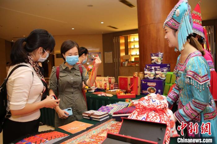 ͼΪ�ο��������׳���Ļ� ����Ө ��