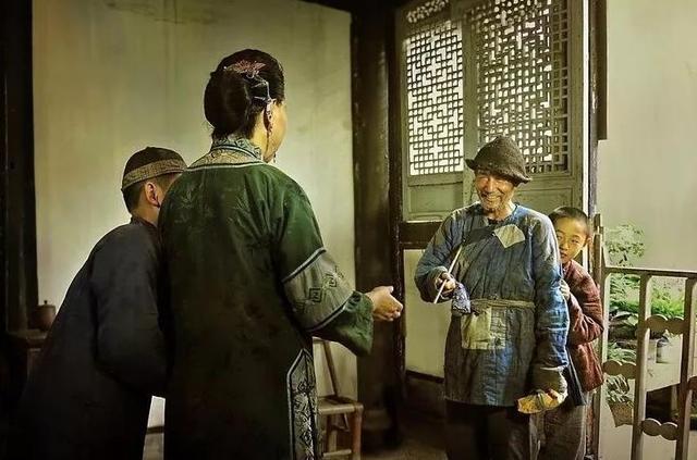 鲁迅少年时的玩伴“闰土”晚年因没钱治病逝世,子女后代如何? 鲁迅少年时的玩伴“闰土”晚年因没钱治病逝世,子女后代如何?