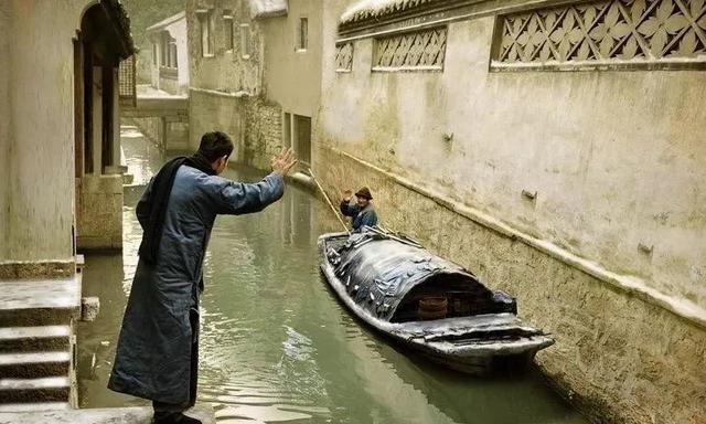 鲁迅少年时的玩伴“闰土”晚年因没钱治病逝世,子女后代如何? 鲁迅少年时的玩伴“闰土”晚年因没钱治病逝世,子女后代如何?