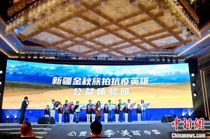 �½����ر�����ʮ��Ԯ��ҽ����ԱЯ�����ڽ����뽮��������顰�ж������½�֮�á������½���������ͼ ��