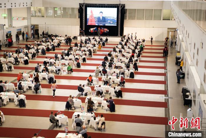 ��27�����ʱ��³�����������Ѿƴ�����Ļ�ֳ����������г�����ͨ��������Ƶ�ķ�ʽ�´ǡ�����ʱ��³�����������Ѿƴ�����ί�ṩͼ