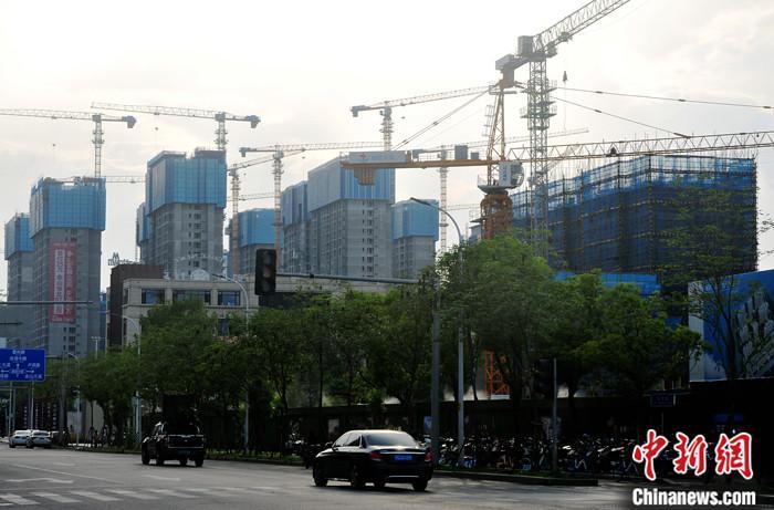����ͼ�����ڽ����еķ��ز�¥�̡� <a target='_blank' href='http://www.chinanews.com/'>������</a>���� �ű� ��