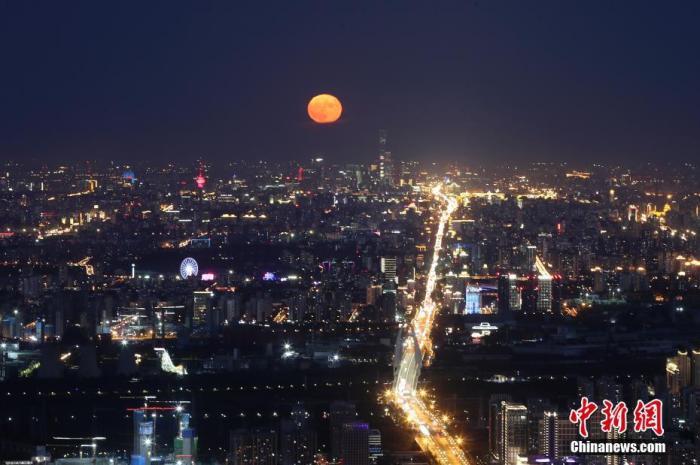 ����ͼ��2020��10��2�գ�����������ã�һ��������ҹ��������<a target='_blank' href='http://www.chinanews.com/'>������</a>���� ʢ���� ��
