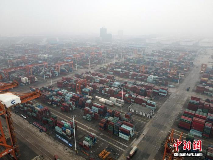 ����ͼ���������ݸ۵ķ�æ��������<a target='_blank' href='http://www.chinanews.com/'>������</a>���� ë���� ��