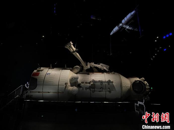 ����ͼ���Ϻ����Ĺ�����й��ռ�վ��ͺ��Ĳ�1:1����ģ�͡���֣ӨӨ ��