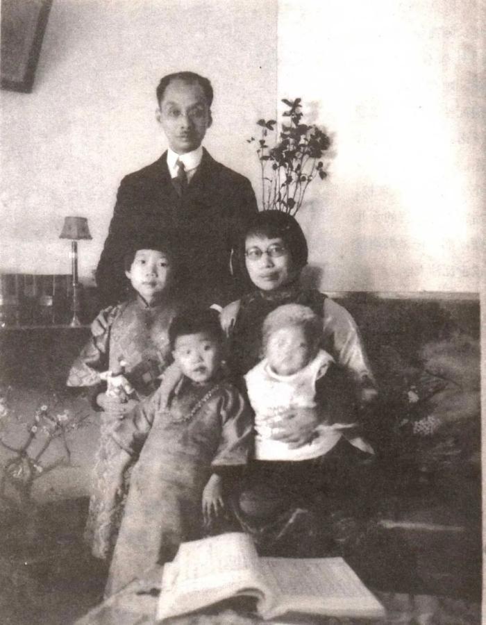 �κ������º���������Ů��Ӱ��1929 �����ڱ���Ԣ����ͼ/���κ������º��ܼ��顷