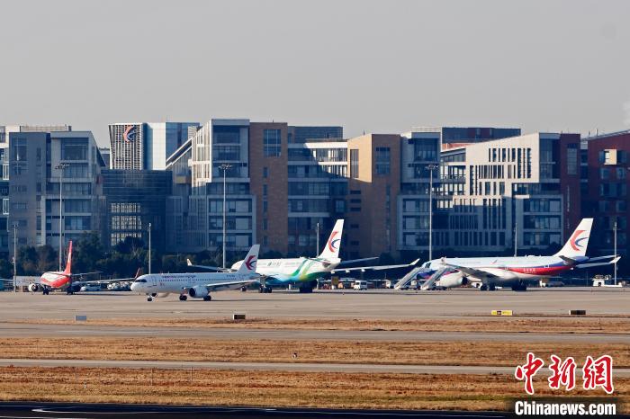 ����ȫ���׼�C919�ɻ��ܼ���֤���л���ǰ���ൺ���人�ȵ�